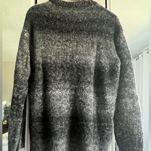 Small H&M sweater - Picture 2 of 4